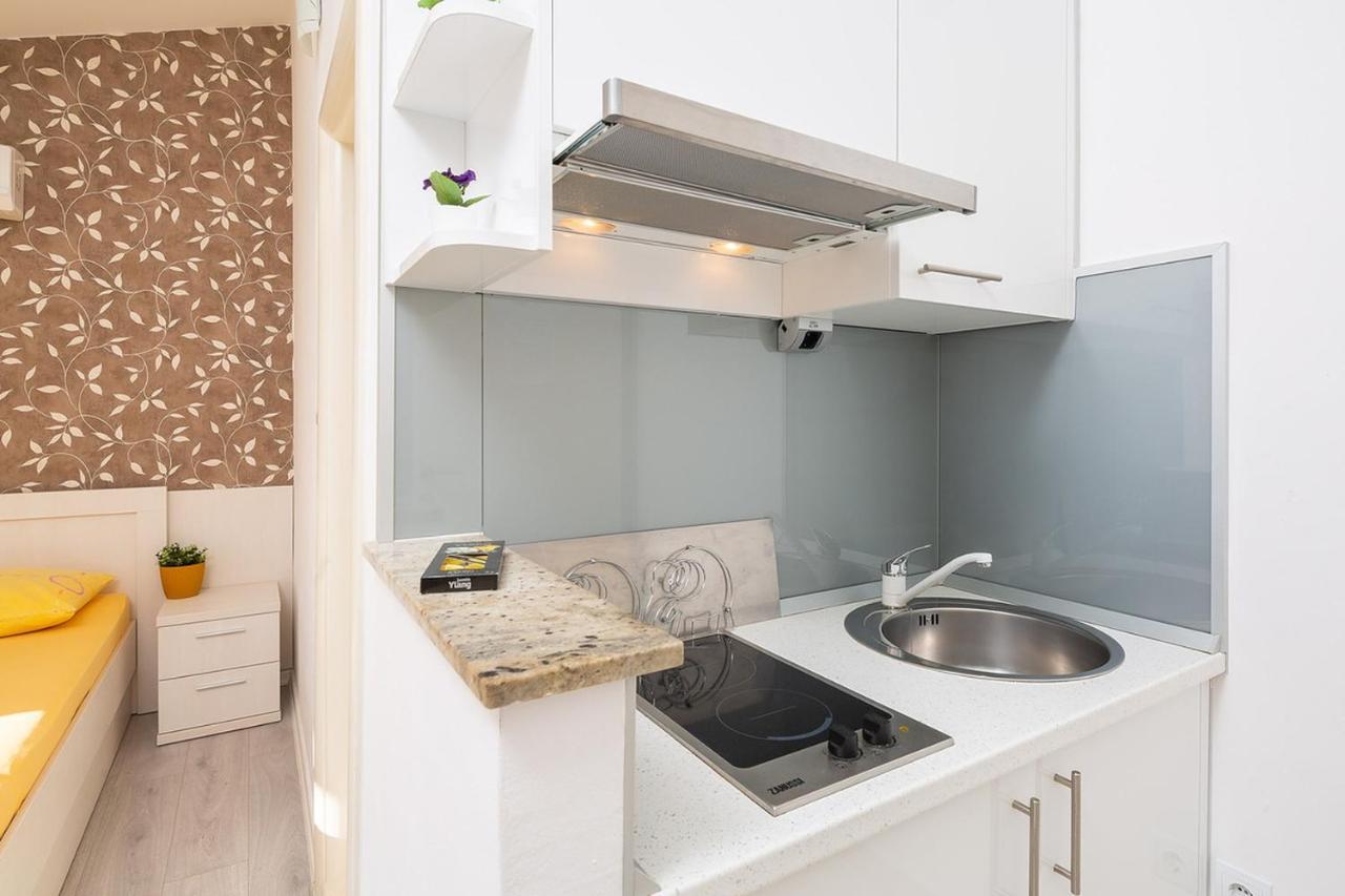 Apartmani Kastelancic Podstrana Exterior foto