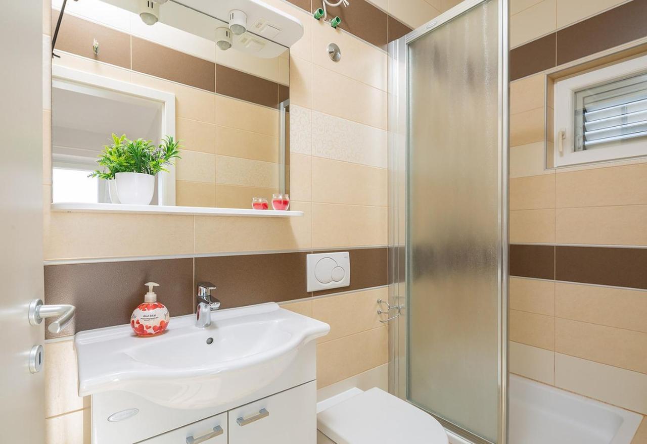 Apartmani Kastelancic Podstrana Exterior foto